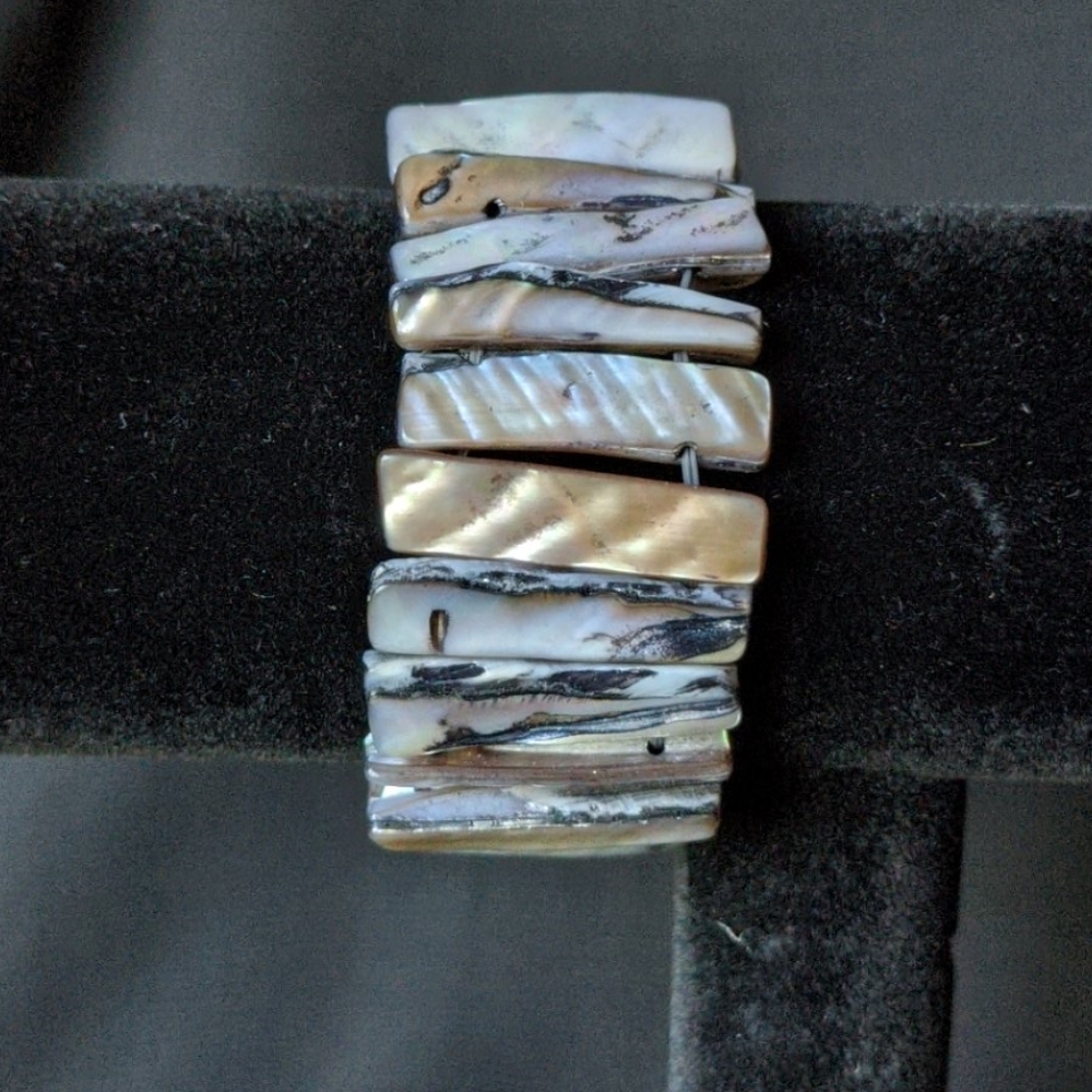 MOTHER OF PEARL SHELL BRACELET MULTICOLOR